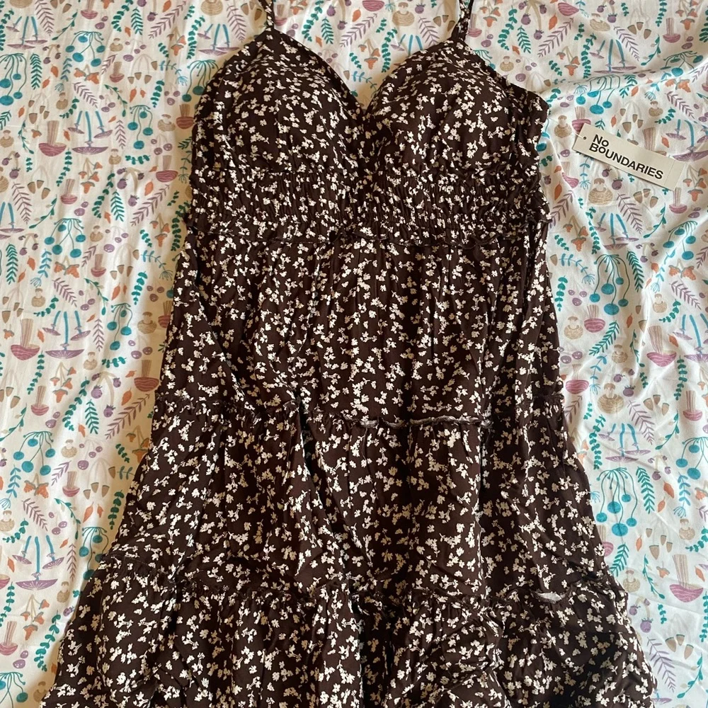 Women’s Brown Dress with White Floral Design NWT - Picture 1 of 4